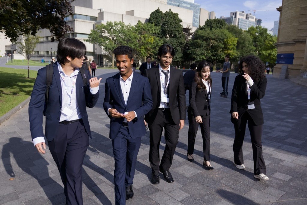 UnERD team walking on campus